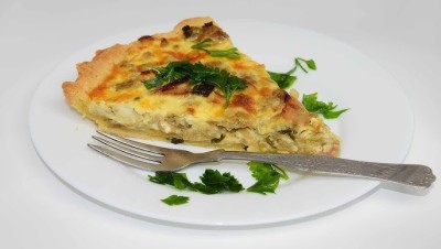 Τάρτα με καπνιστή μελιτζάνα και τουίλ ρεβιθιού